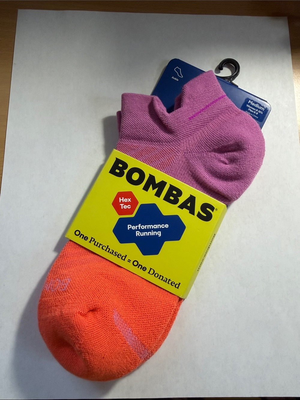 Bombas women’s No-Show Performance Socks in Pink and Orange M